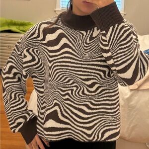 Chic H&M Brown & White Swirl Pattern Sweater – Cozy & Stylish!